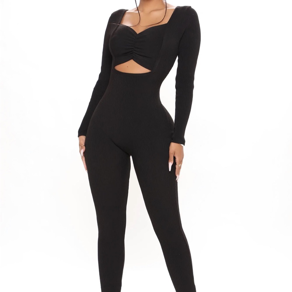 Brand New! Black Jumpsuit 💣(make me an offer)
